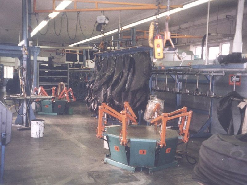 LKW Reifenrunderneuerungsanlage aus dem Jahr 1990